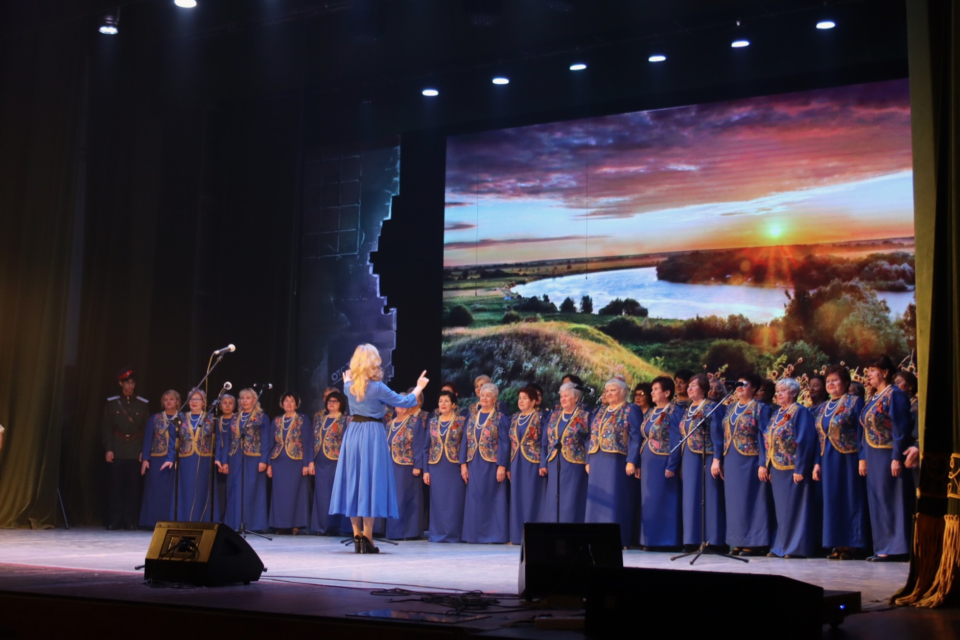 Сегодня в стенах ДК “Текстильщик”, состоялась концертная программа, посвященная 83-й годовщине Победы в Сталинградской битве