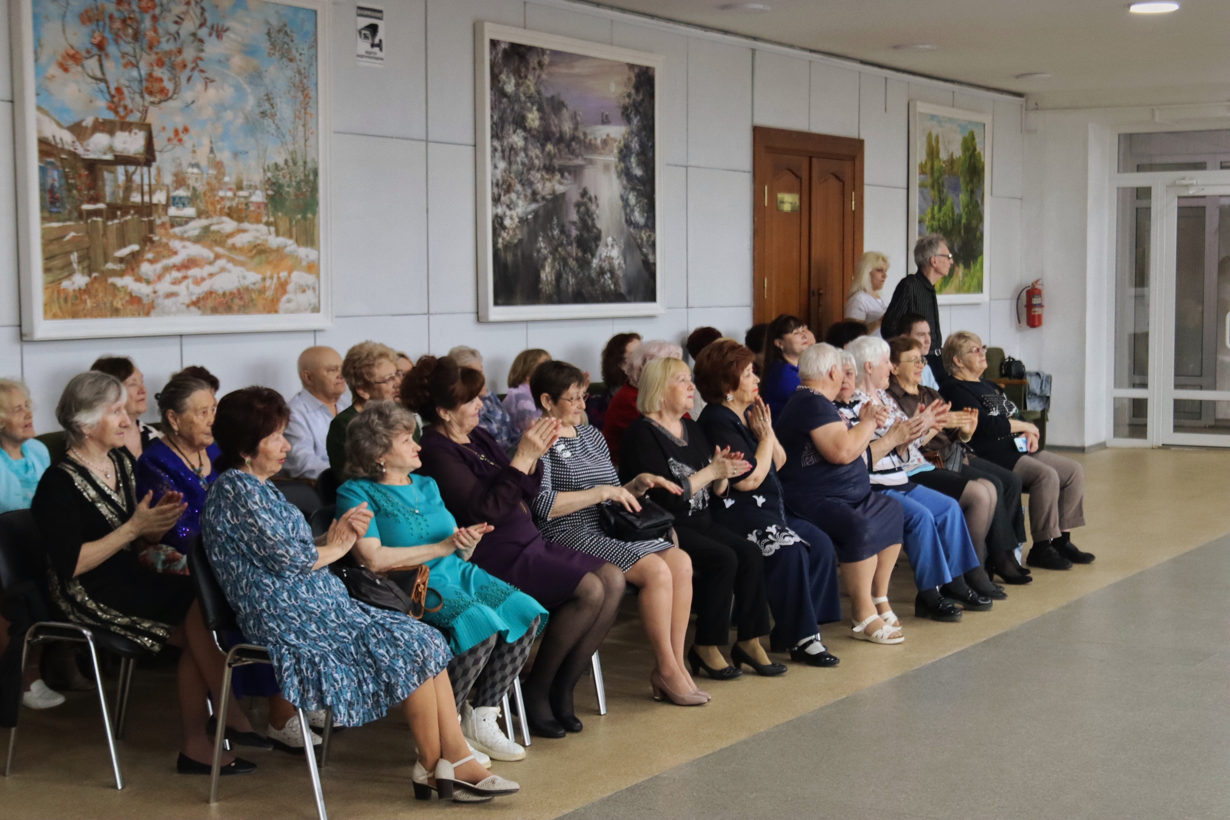 Ретро-танцевальная программа “В кругу друзей”